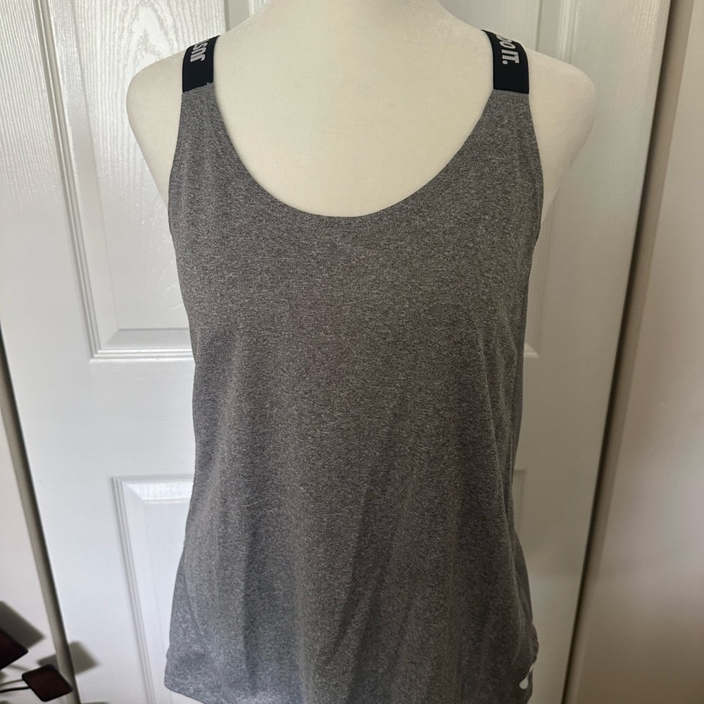 Women’s athletic top